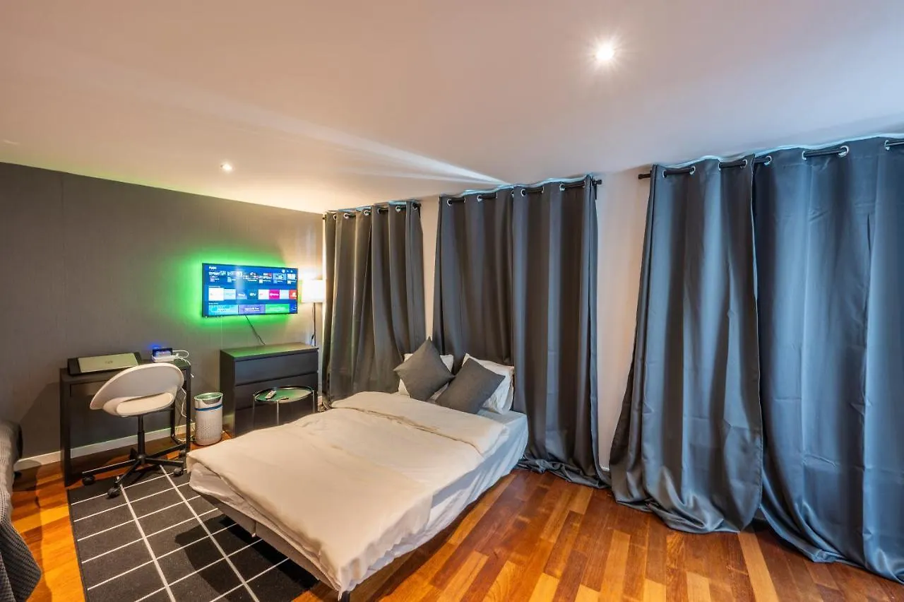 Sensational Studio In Brussels City Fantastic Location